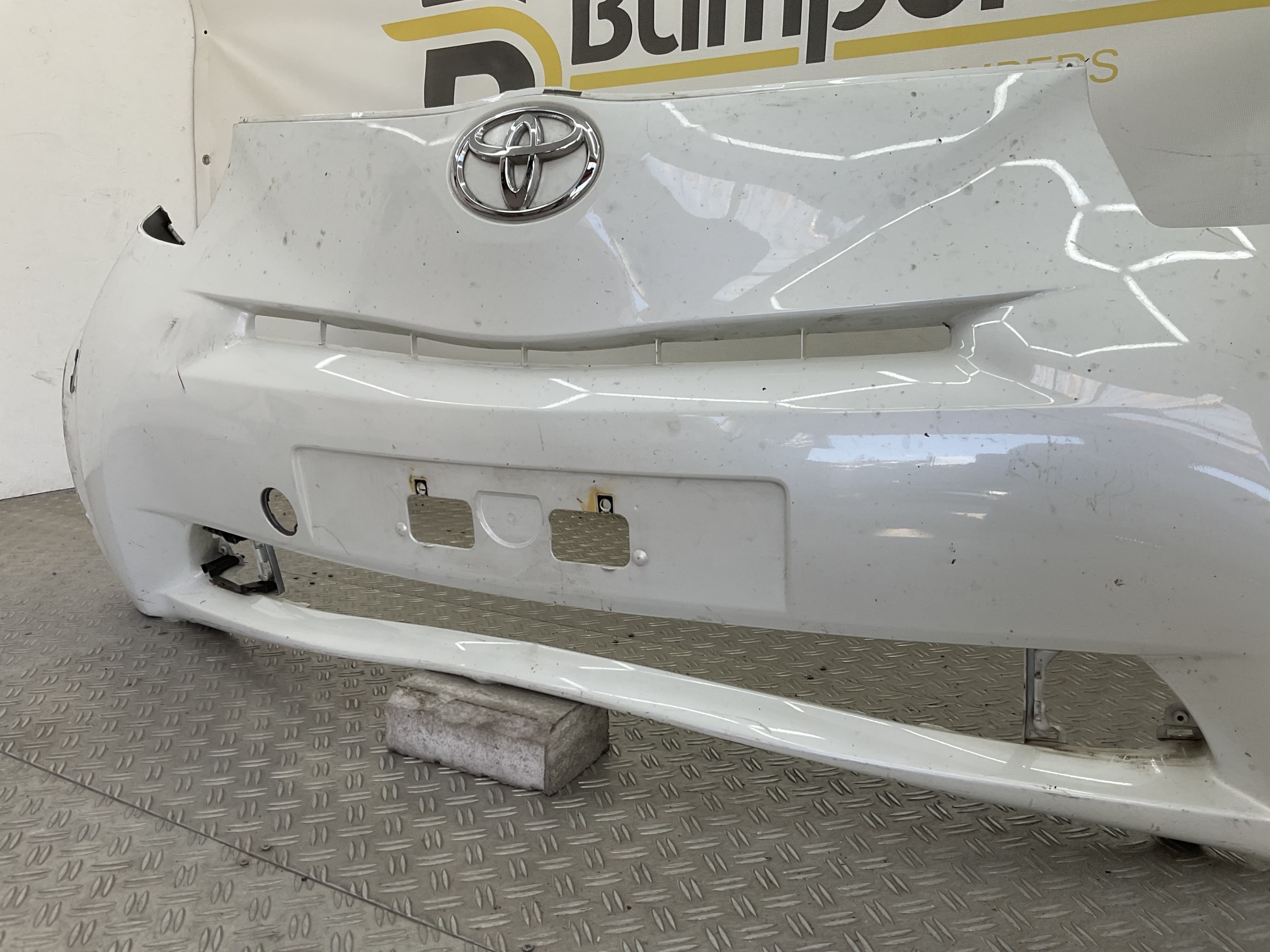 Bumper Toyota iQ 2015 52119-74010 Voorbumper D5-23161