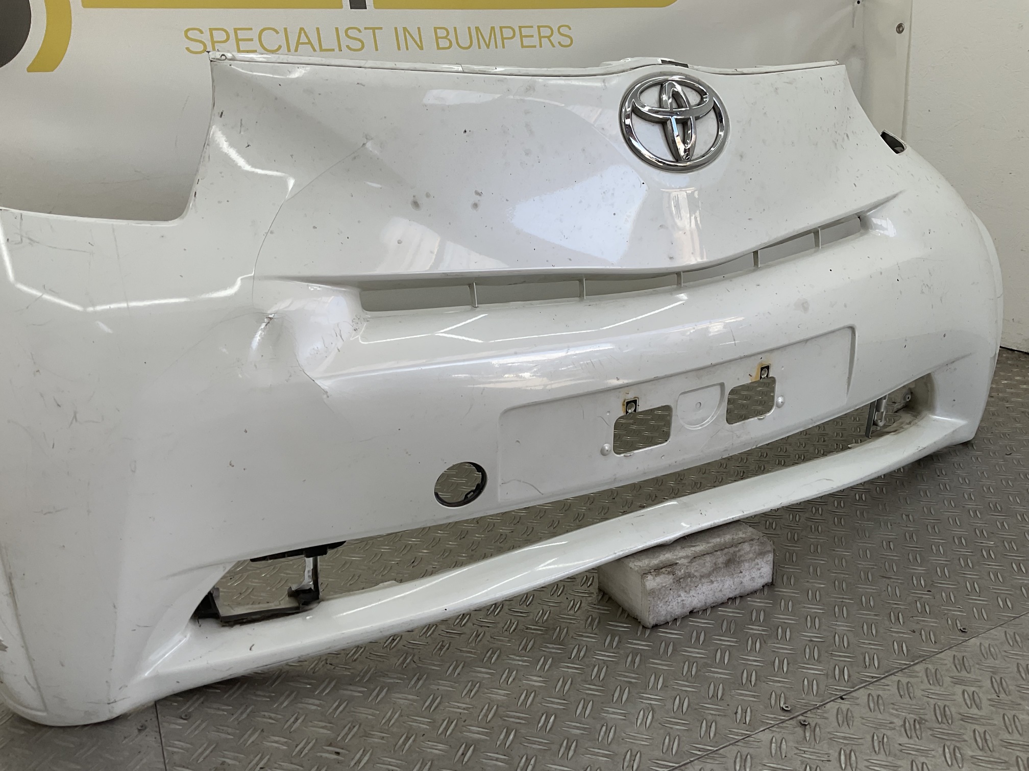 Bumper Toyota iQ 2015 52119-74010 Voorbumper D5-23161