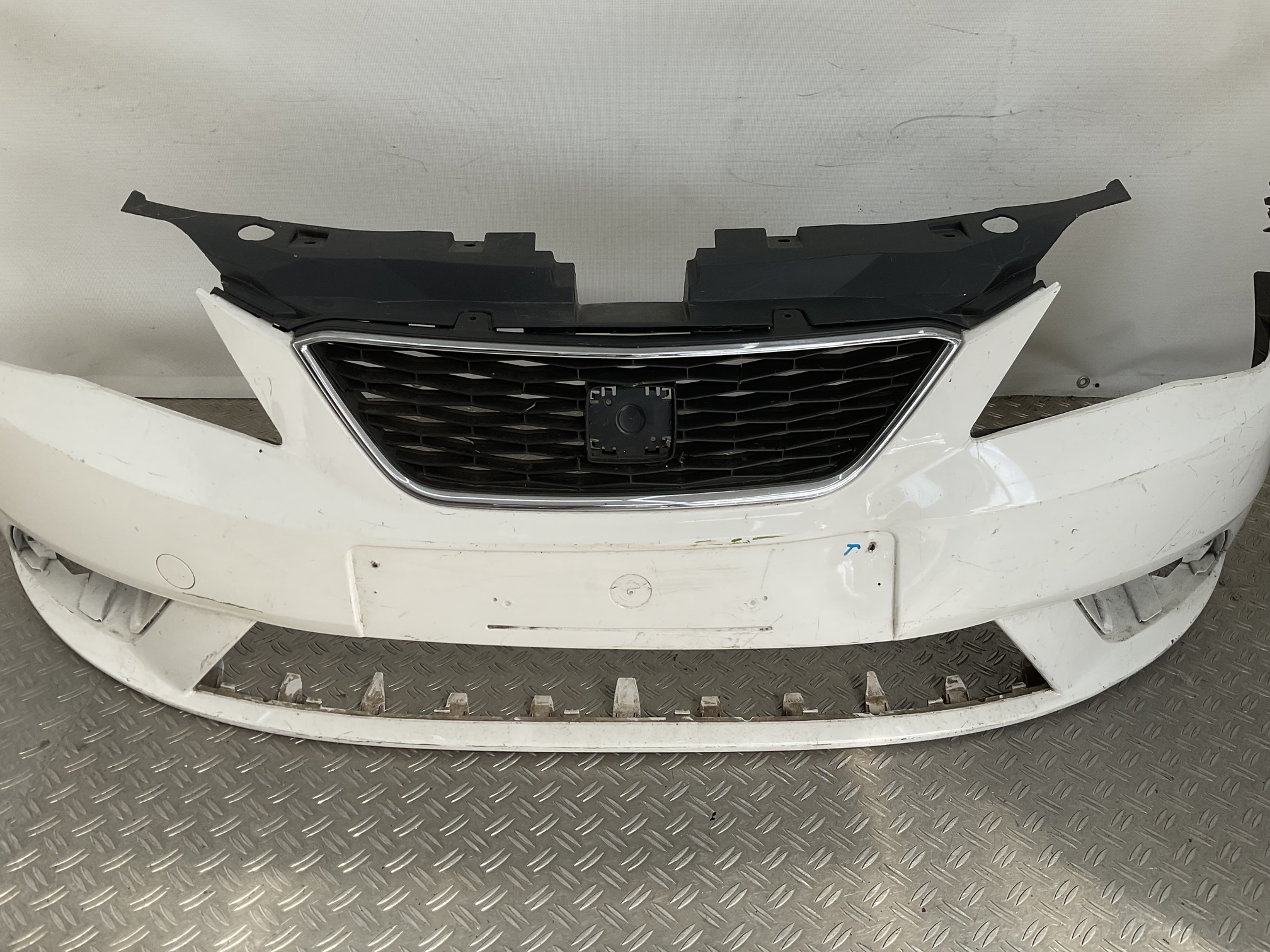 Bumper Seat Ibiza MK5 08-12 6J0807221K Voorbumper C5-23175
