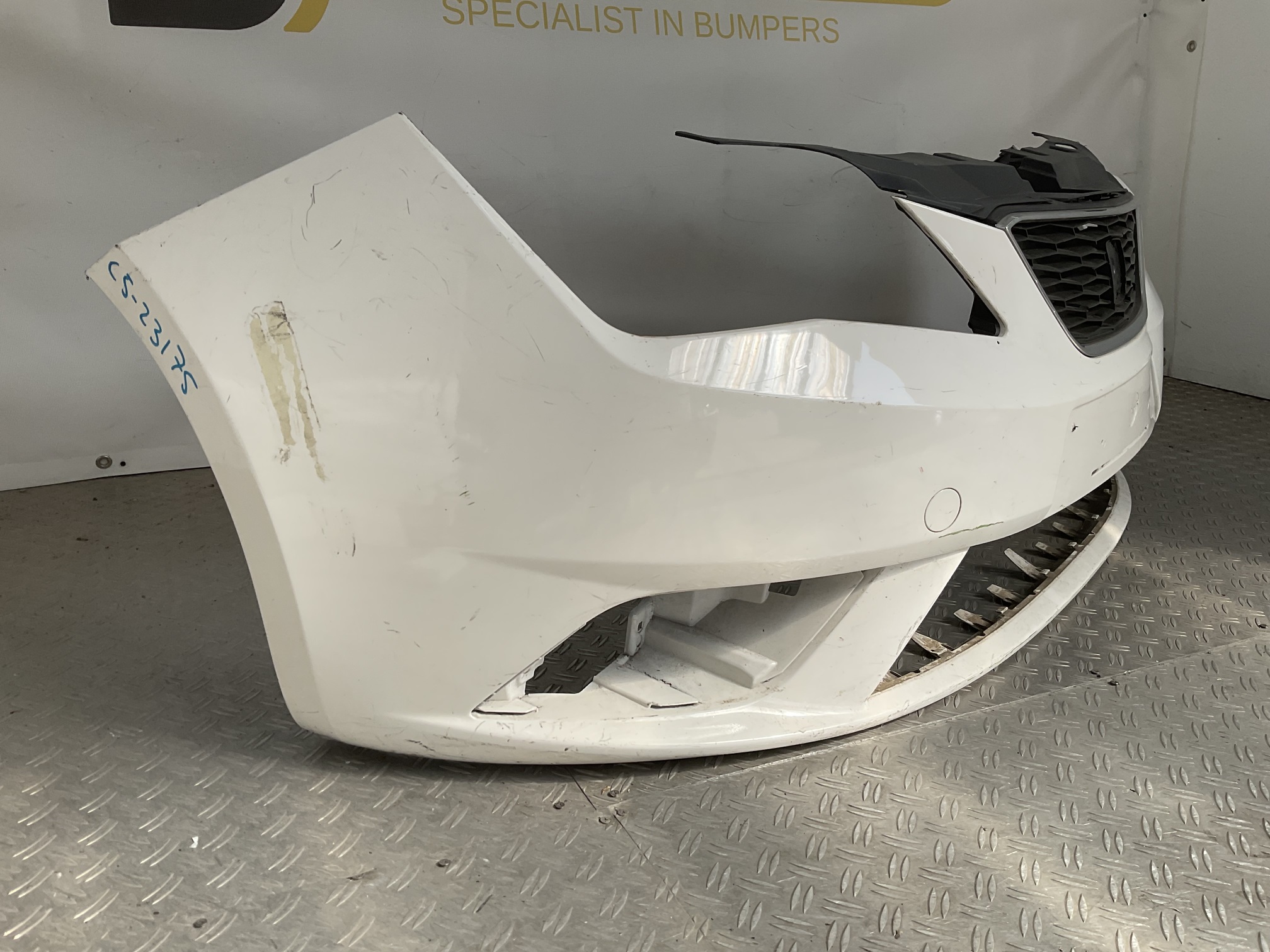 Bumper Seat Ibiza MK5 08-12 6J0807221K Voorbumper C5-23175