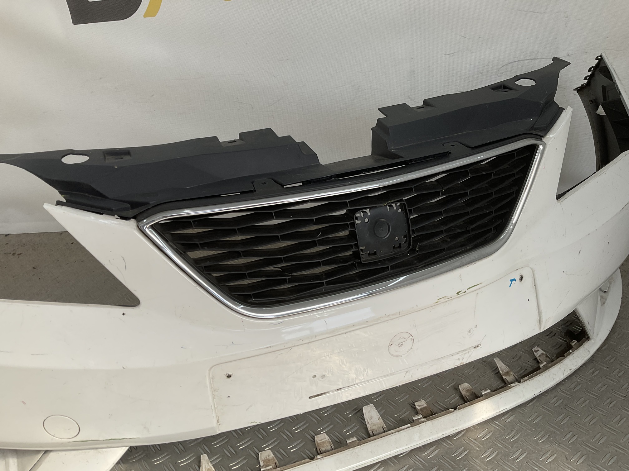 Bumper Seat Ibiza MK5 08-12 6J0807221K Voorbumper C5-23175