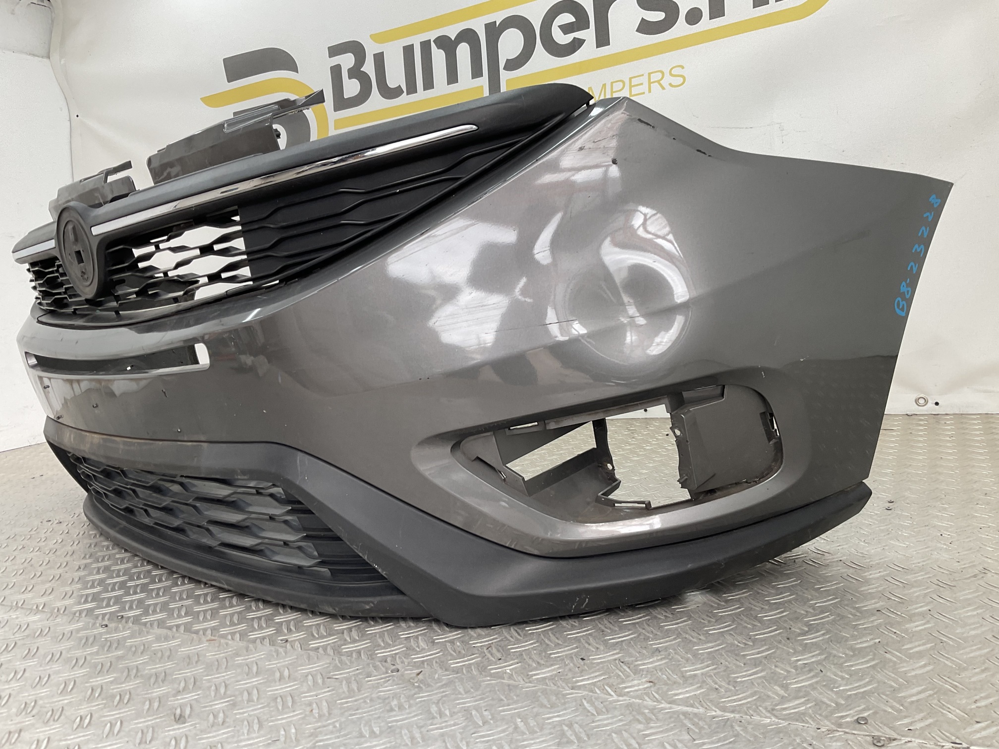 Bumper Fiat Doblo 2 II Facelift 14-22 735594222 Voorbumper B8-23228