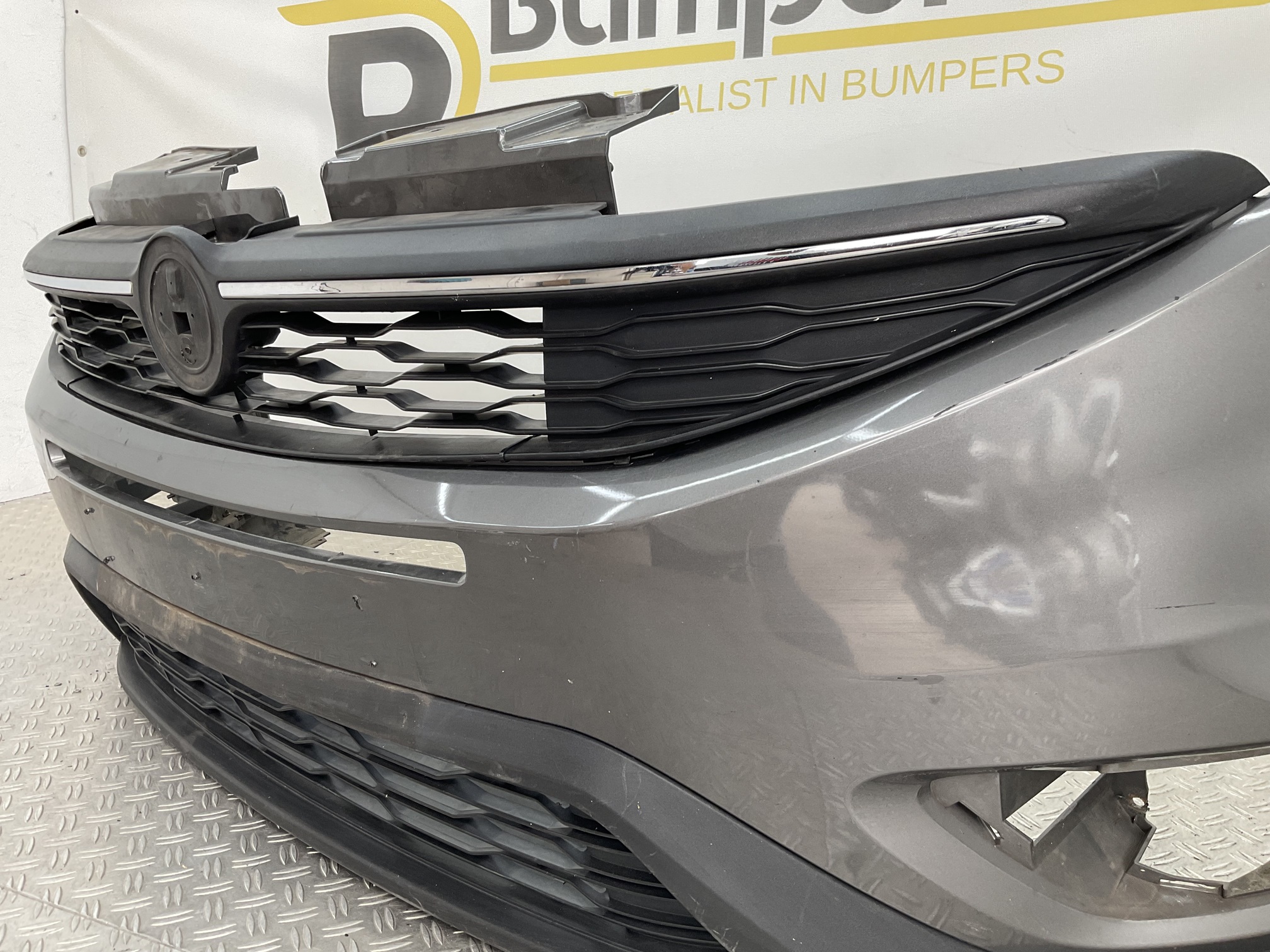 Bumper Fiat Doblo 2 II Facelift 14-22 735594222 Voorbumper B8-23228