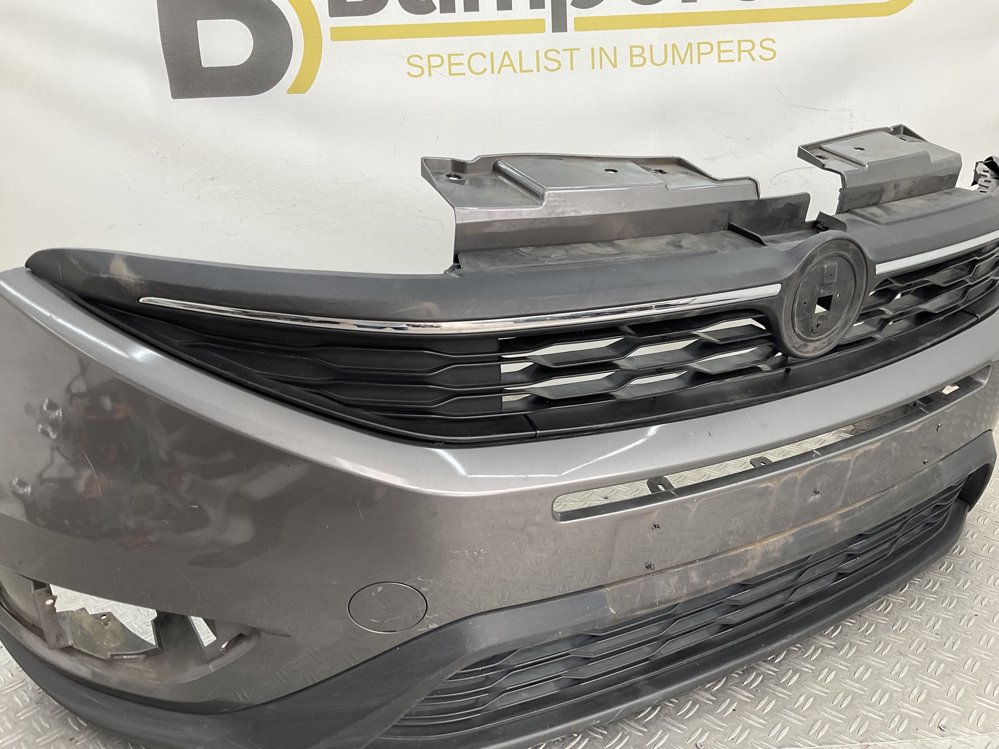 Bumper Fiat Doblo 2 II Facelift 14-22 735594222 Voorbumper B8-23228