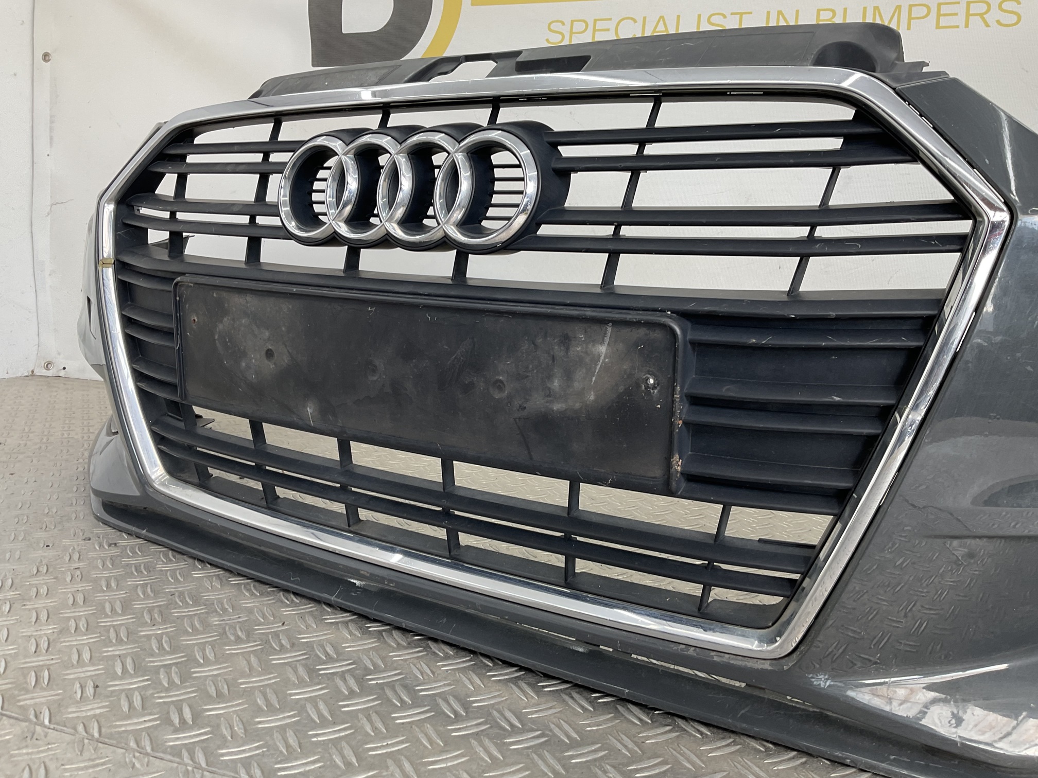 Bumper Audi A3 8V S3 SLine S-Line Facelift Sedan kls 17-21 8V5807437P Voorbumper A3-23239