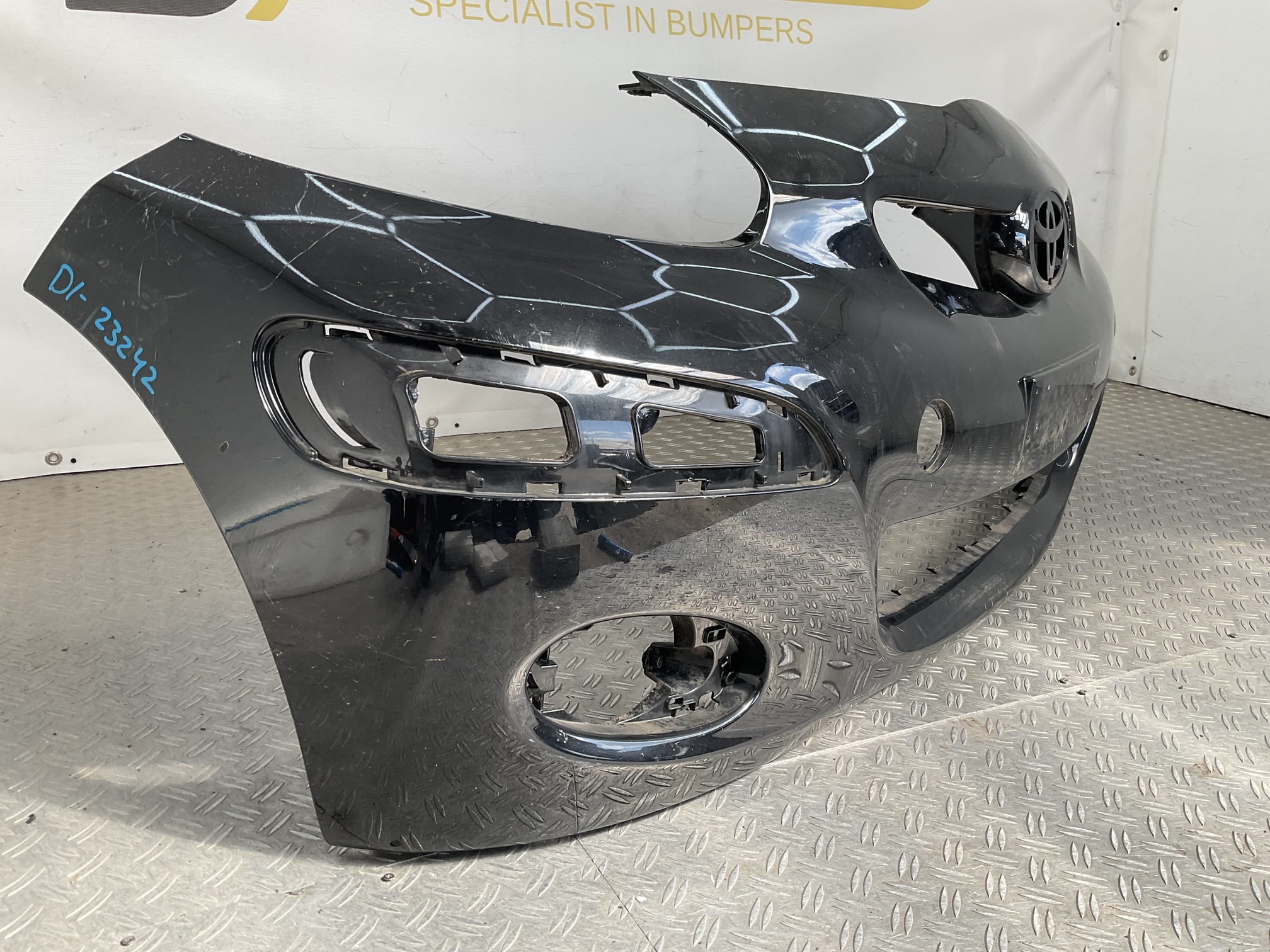 Bumper Toyota Aygo 05-10 52119-0H080A Voorbumper D1-23242