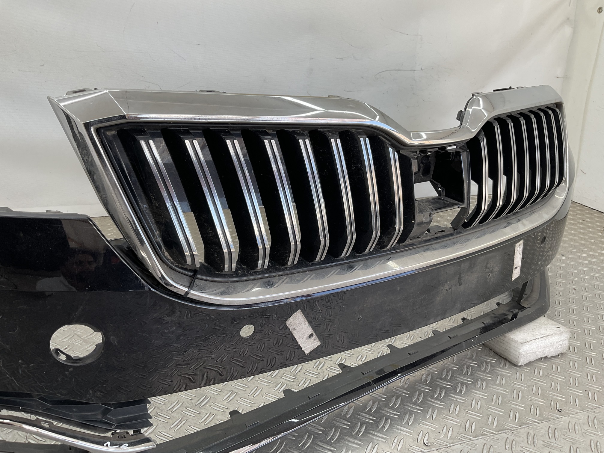 Bumper Skoda Superb lll 3V Facelift 3v0807221F Voorbumper H10-23327