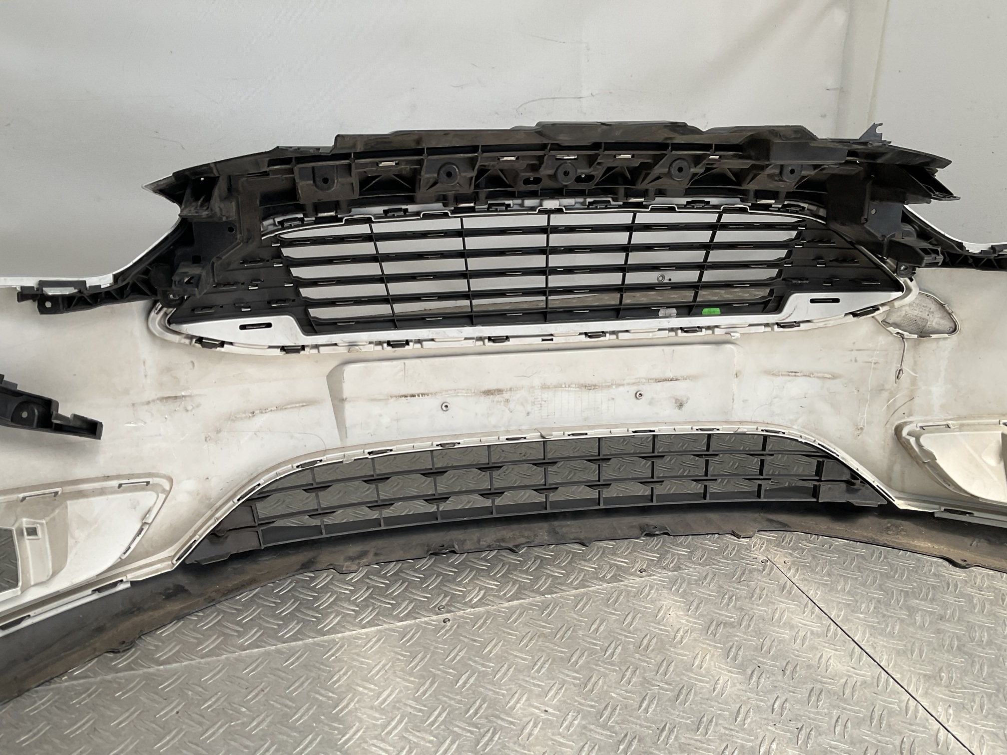 Bumper Ford Focus MK3 Facelift 14-18 F1EB-17757-A Voorbumper D9-23350