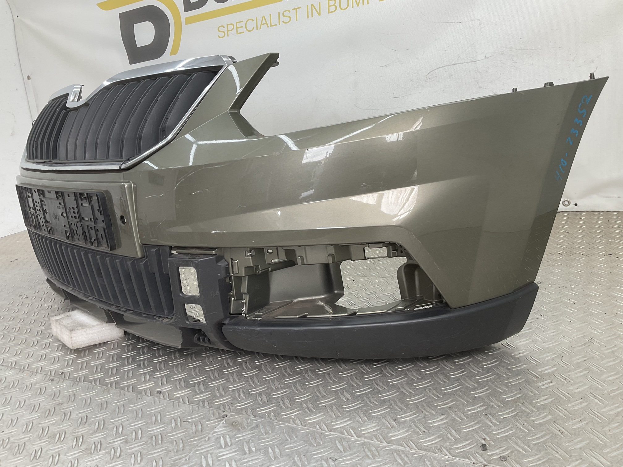 Bumper Skoda Yeti Restyle 5L 13- 5L0807221F Voorbumper H10-23352