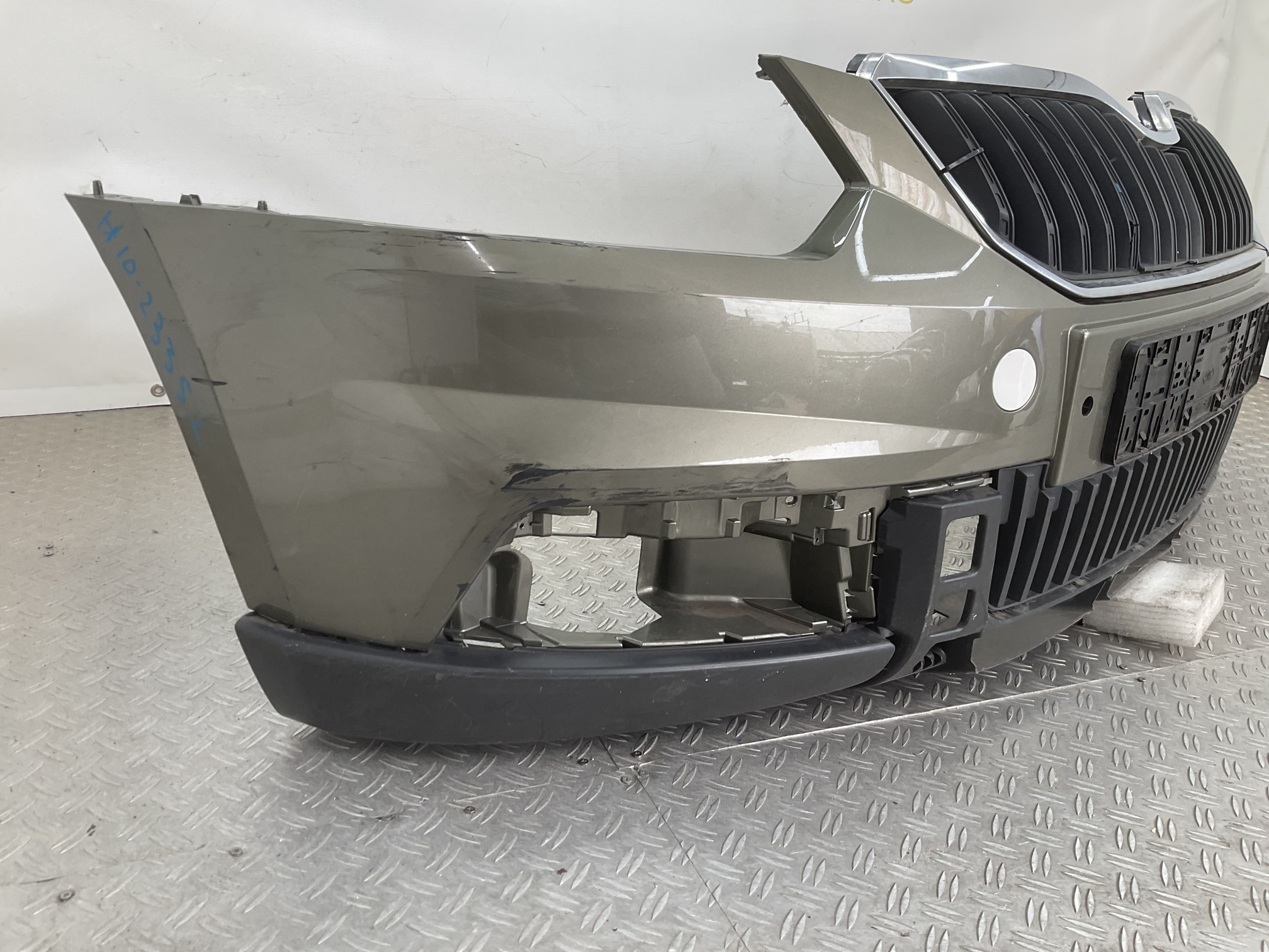 Bumper Skoda Yeti Restyle 5L 13- 5L0807221F Voorbumper H10-23352