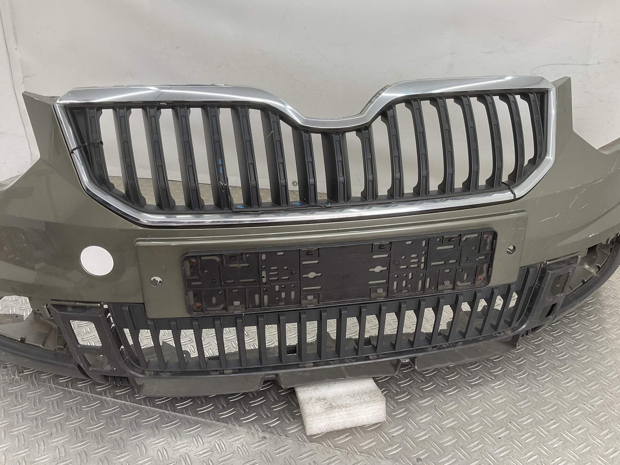 Bumper Skoda Yeti Restyle 5L 13- 5L0807221F Voorbumper H10-23352