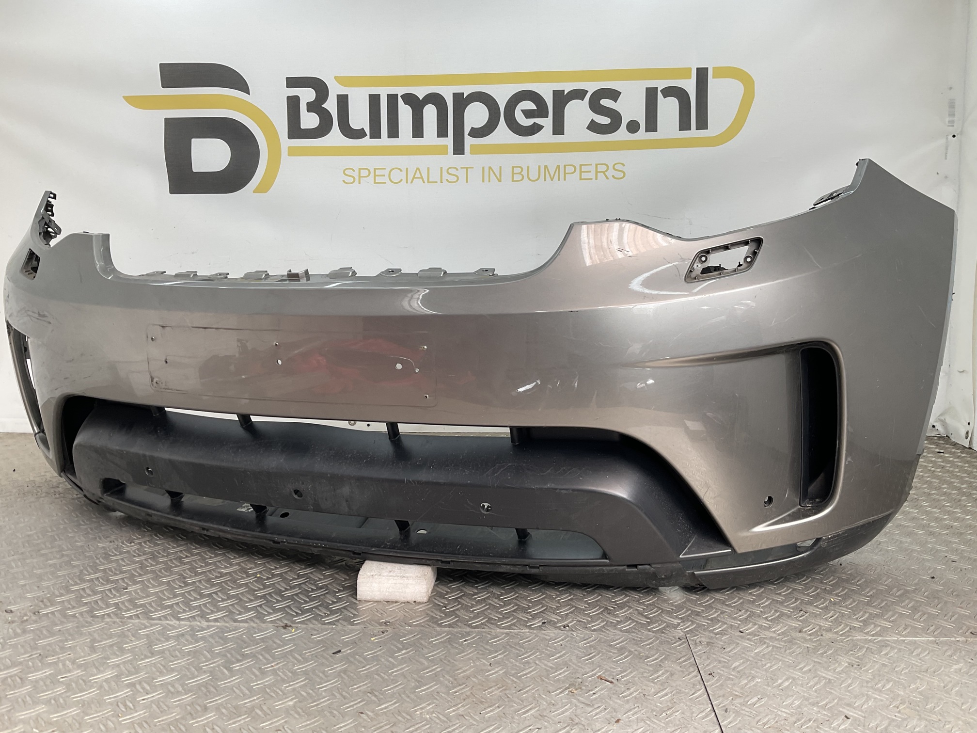 Bumper Land Rover Discovery L462 HSE HY-32-17F003-AAW Voorbumper M1-20458