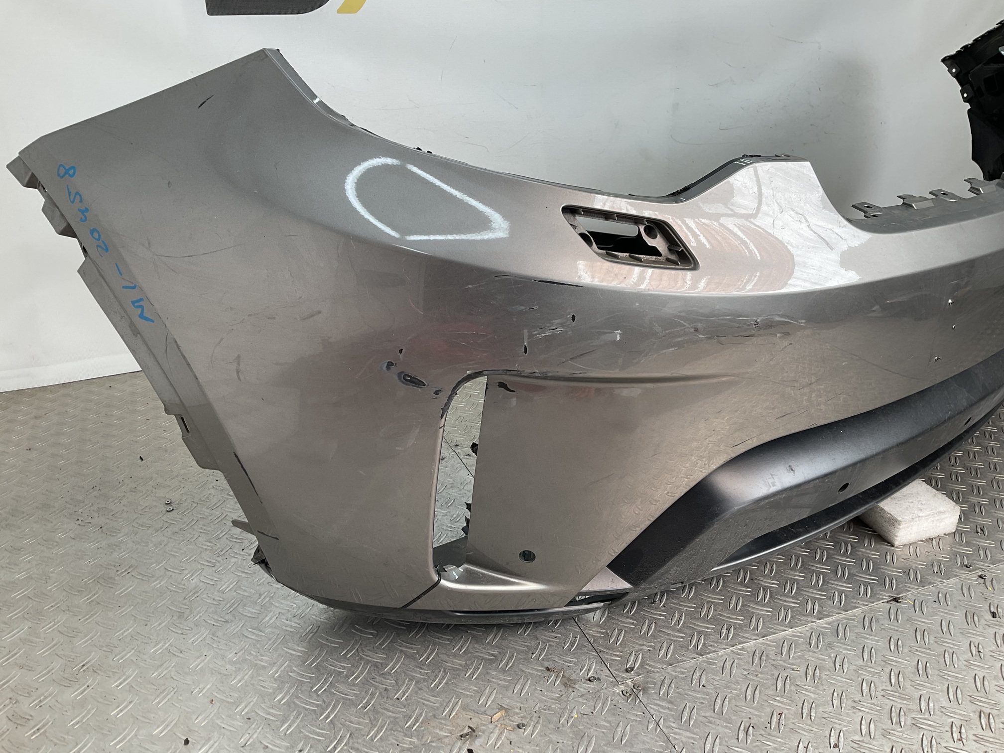Bumper Land Rover Discovery L462 HSE HY-32-17F003-AAW Voorbumper M1-20458