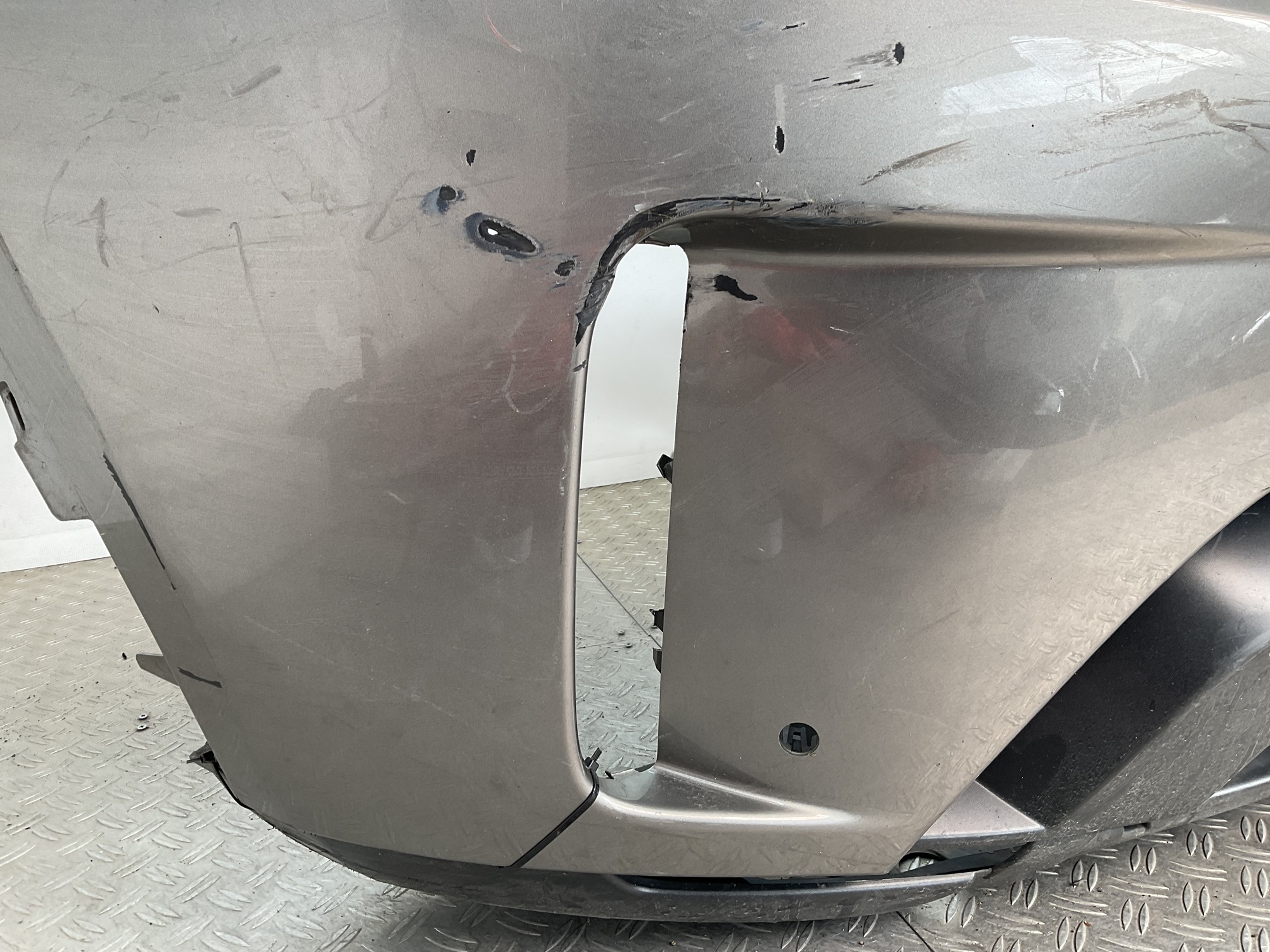 Bumper Land Rover Discovery L462 HSE HY-32-17F003-AAW Voorbumper M1-20458