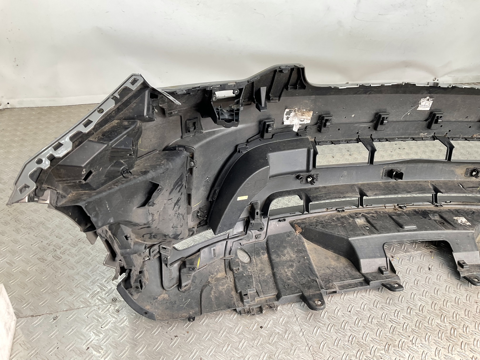 Bumper Land Rover Discovery L462 HSE HY-32-17F003-AAW Voorbumper M1-20458