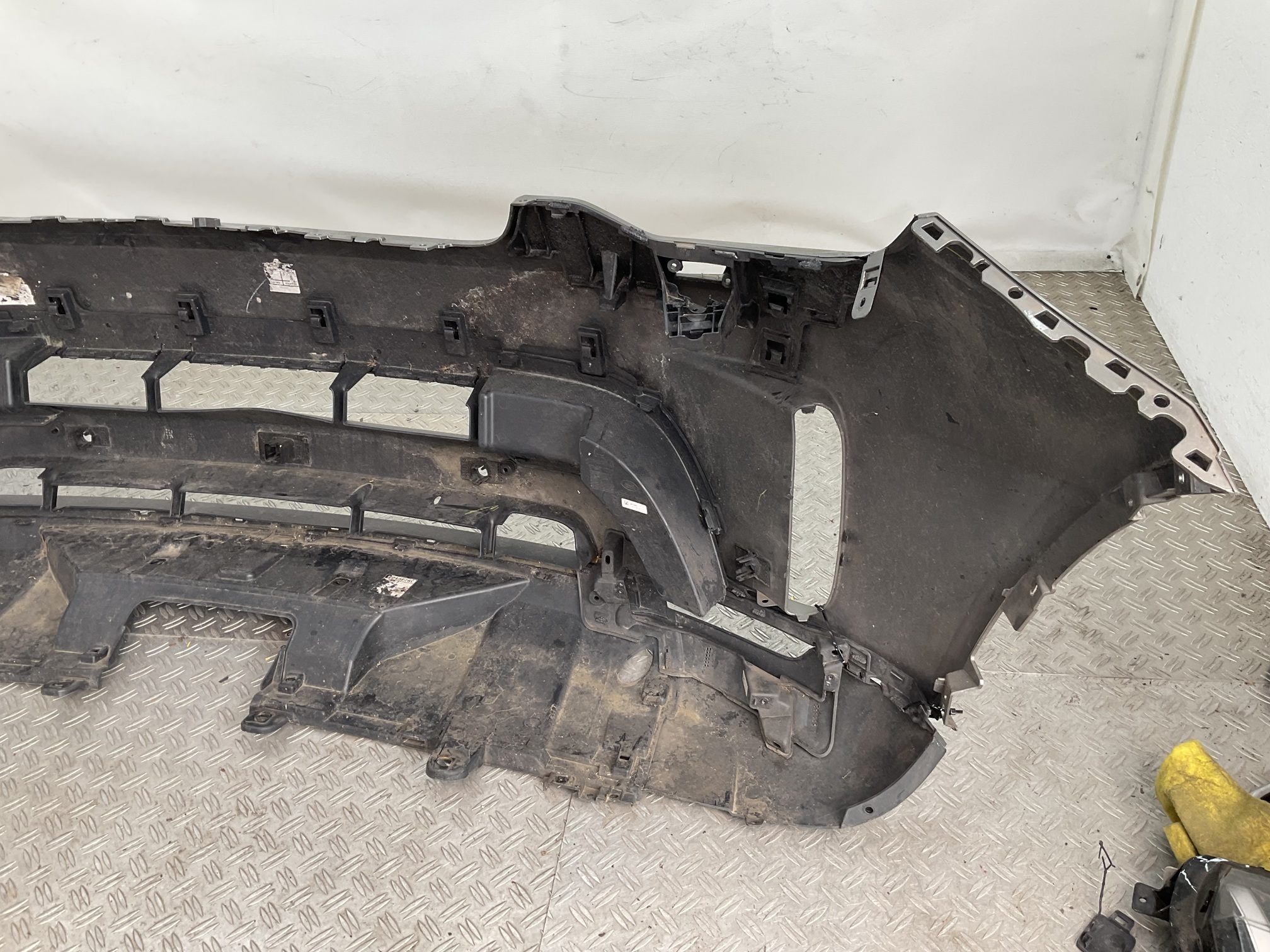 Bumper Land Rover Discovery L462 HSE HY-32-17F003-AAW Voorbumper M1-20458