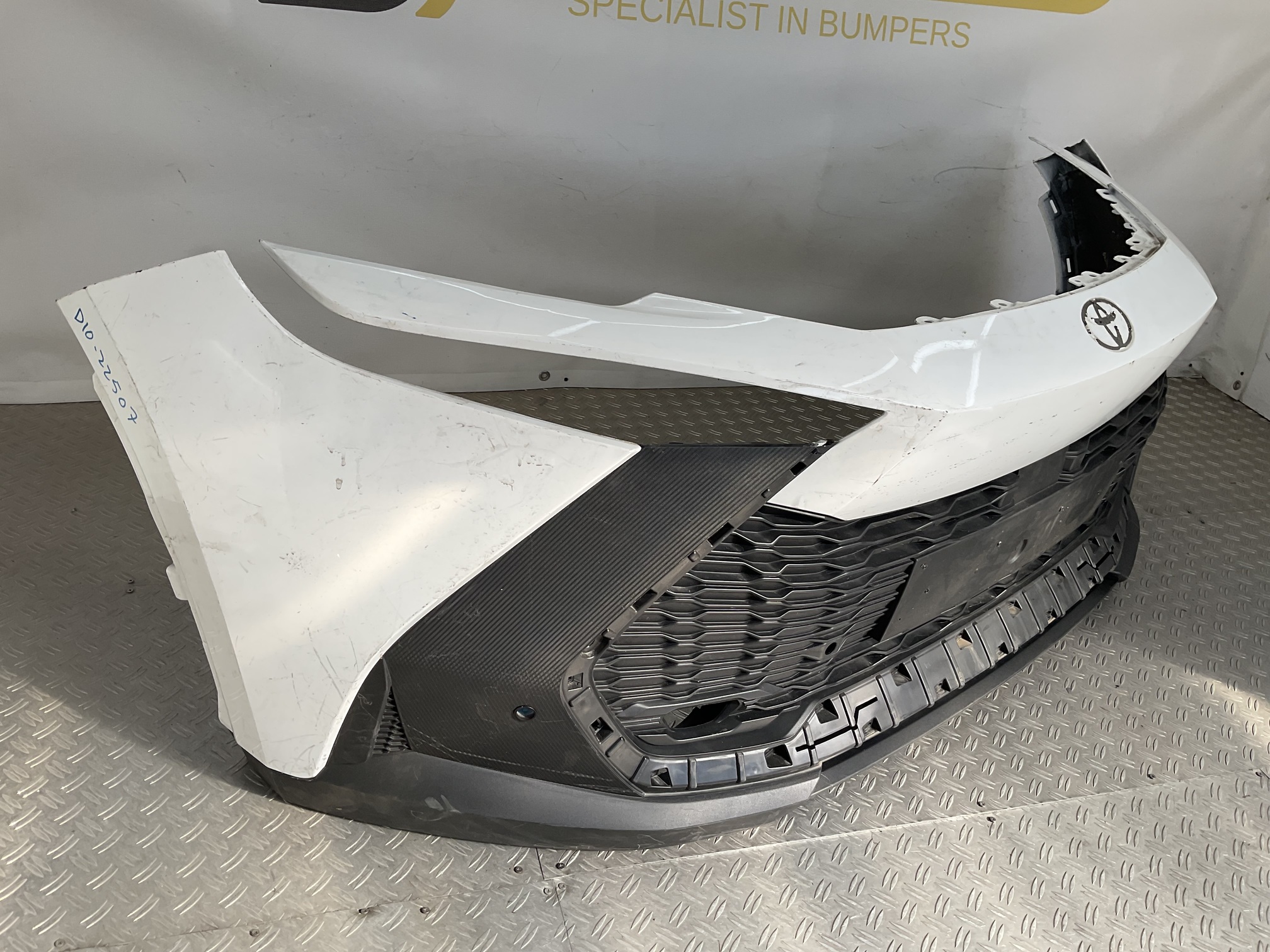 Bumper Toyota CHR C-HR ii 23- 52119-F4250 Voorbumper D10-22507