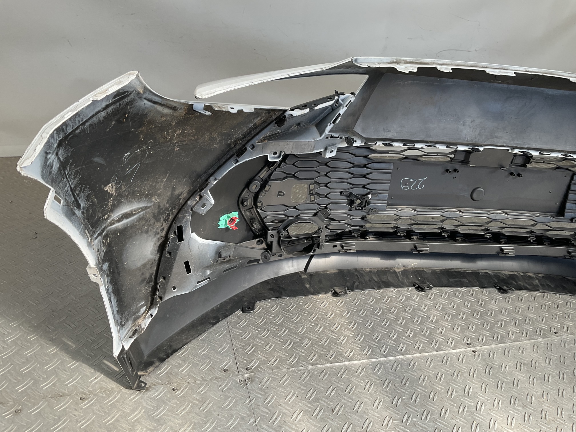 Bumper Toyota CHR C-HR ii 23- 52119-F4250 Voorbumper D10-22507