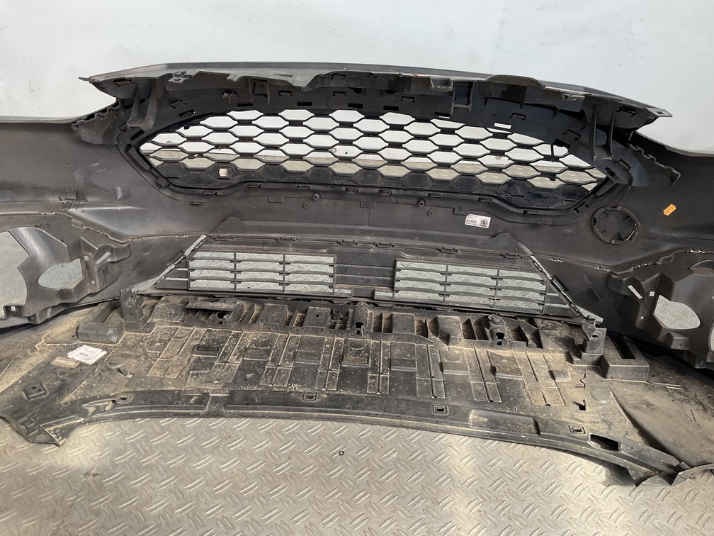 Bumper Ford Fiesta MK8 STLINE ST-LINE 17-21 H1BB-17757-E1 Voorbumper D4-20501