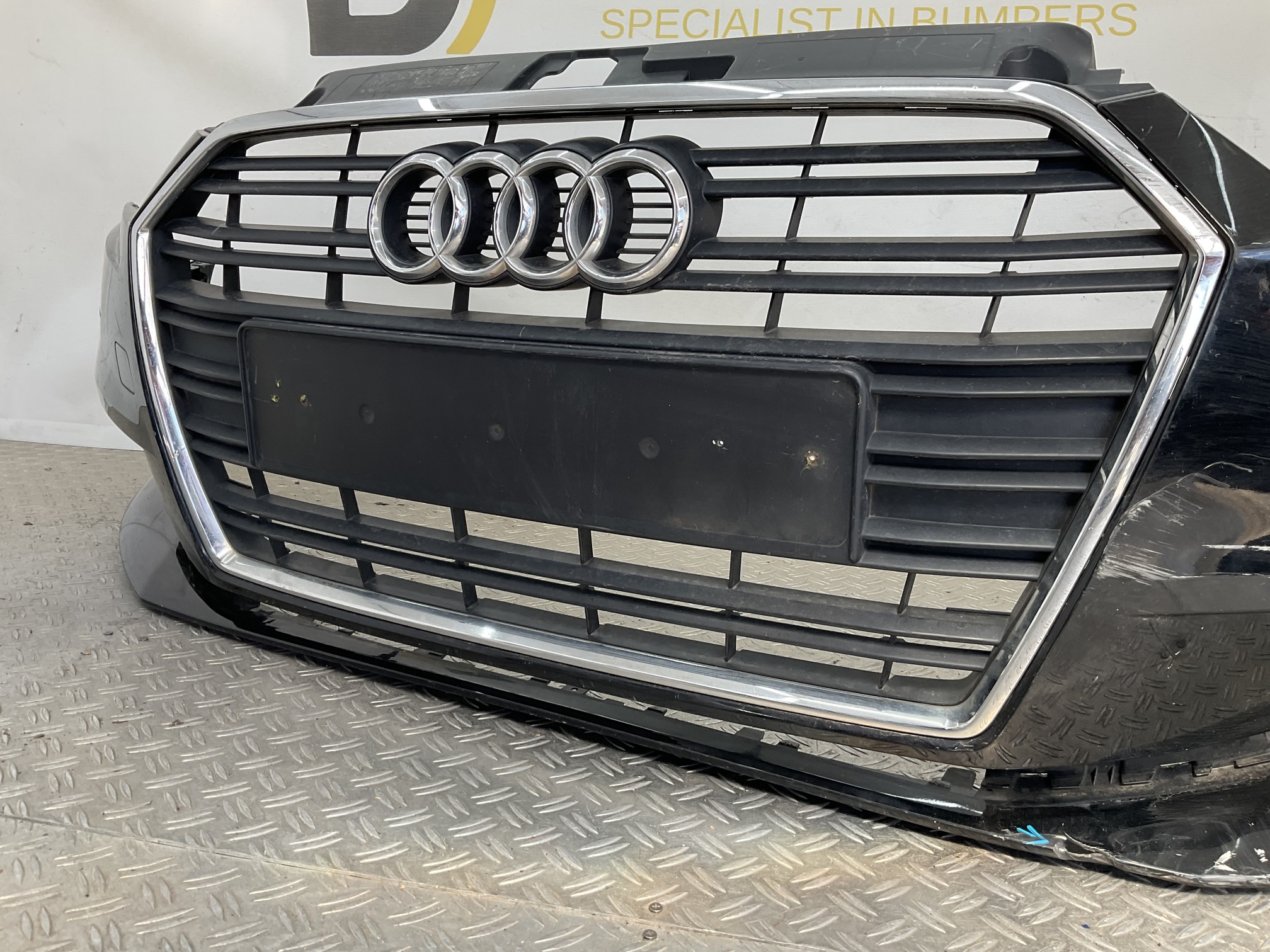 BUMPER AUDI A3 8V FACELIFT KLS 8V3807437A VOORBUMPER H3-22177