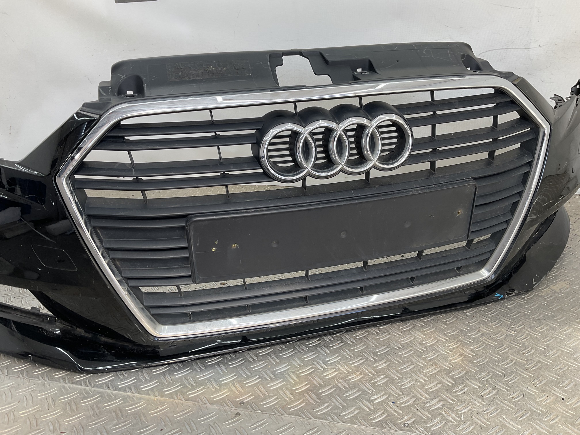 BUMPER AUDI A3 8V FACELIFT KLS 8V3807437A VOORBUMPER H3-22177
