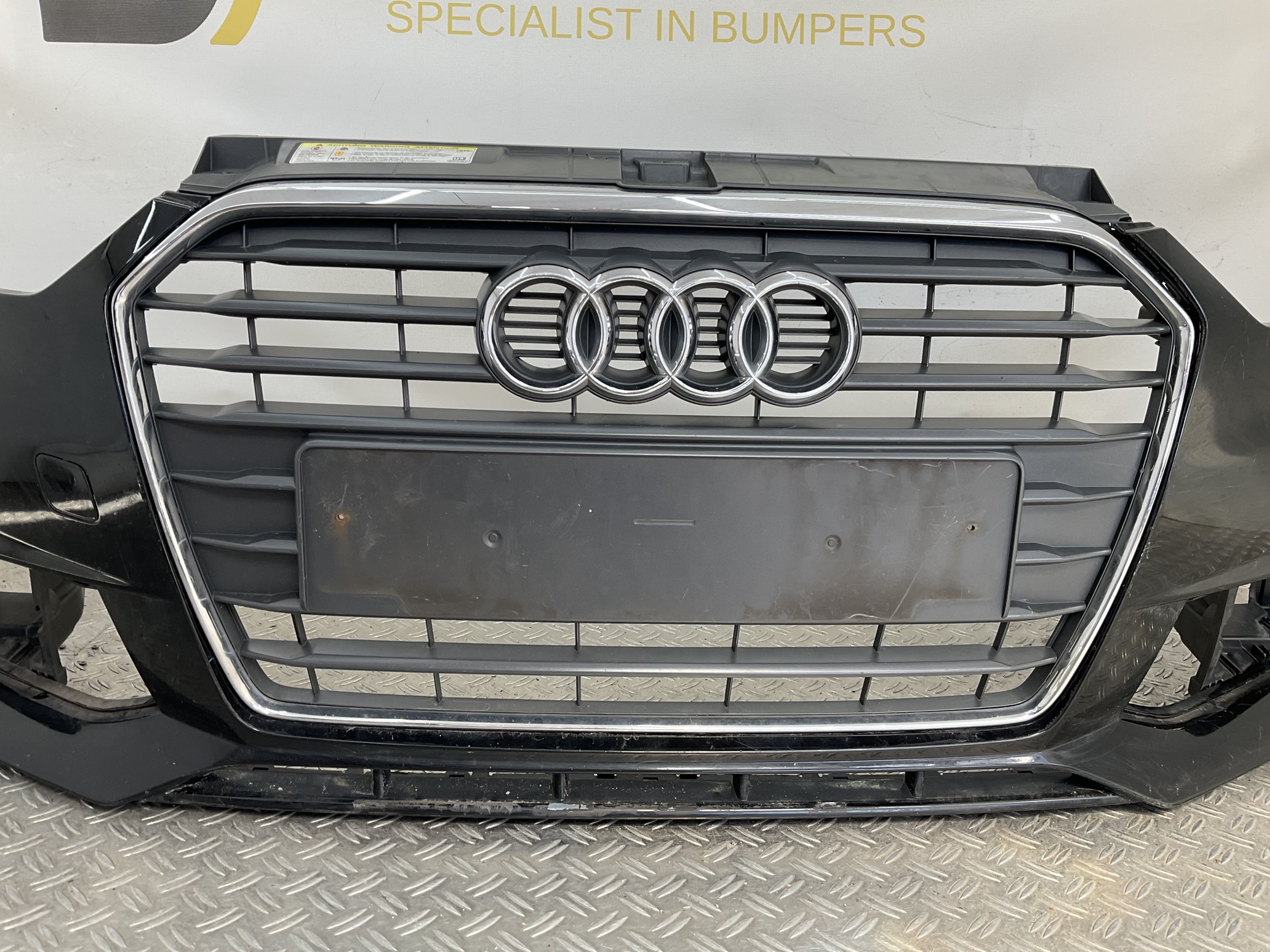 Bumper Audi A1 8xA Facelift Sline S-line 15-19 kls 8XA807437D Voorbumper H3-22294