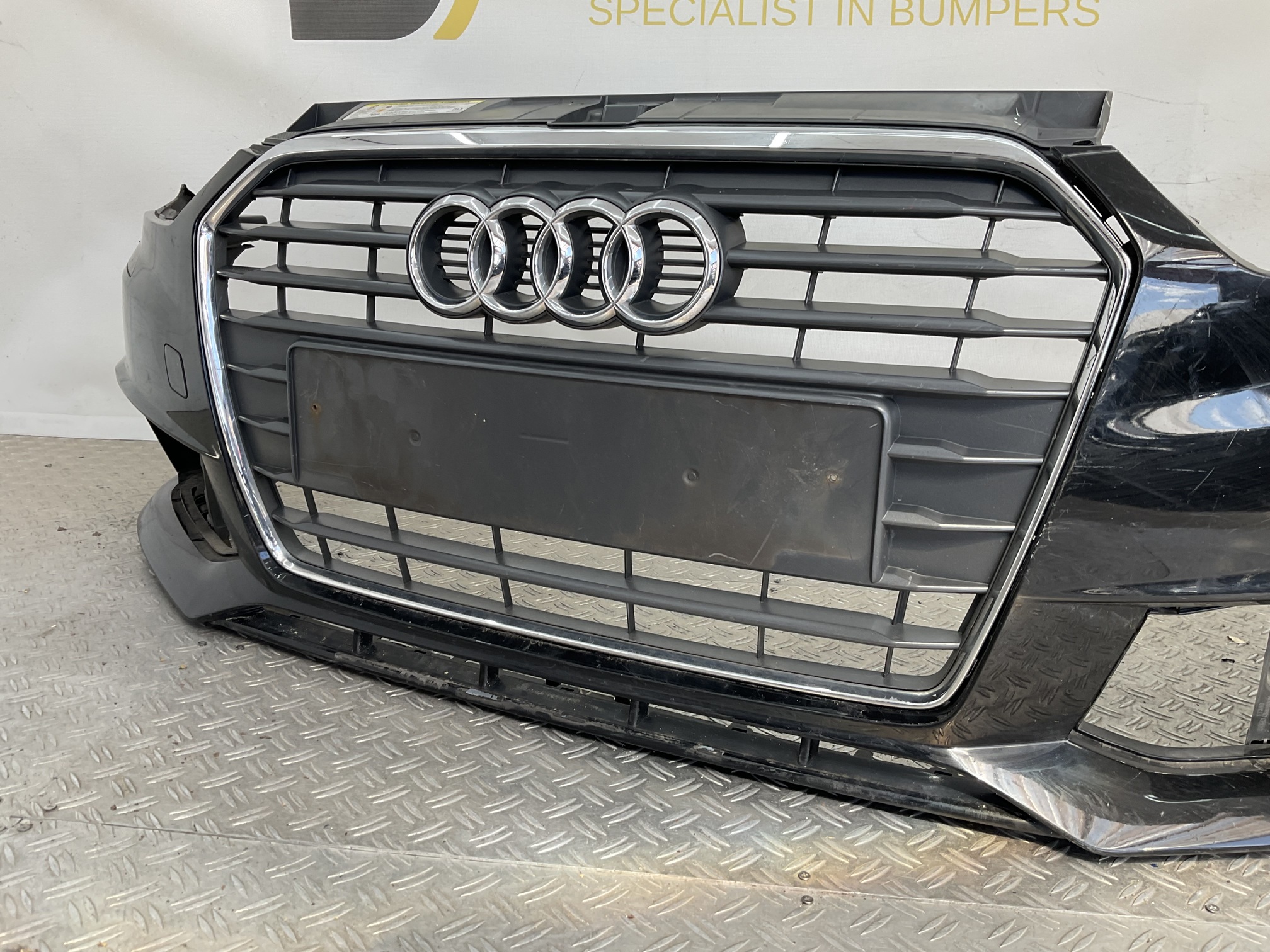 Bumper Audi A1 8xA Facelift Sline S-line 15-19 kls 8XA807437D Voorbumper H3-22294