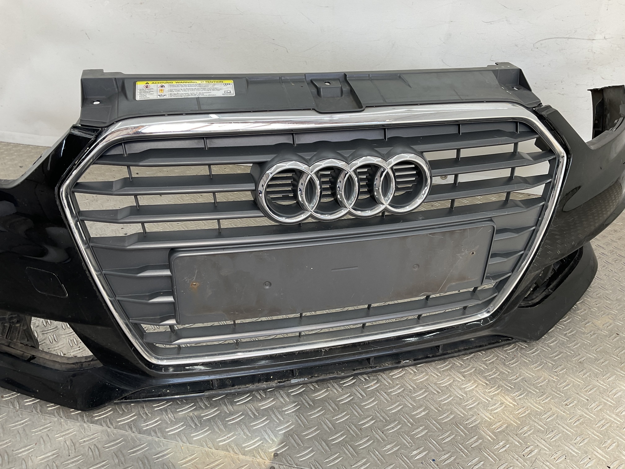 Bumper Audi A1 8xA Facelift Sline S-line 15-19 kls 8XA807437D Voorbumper H3-22294