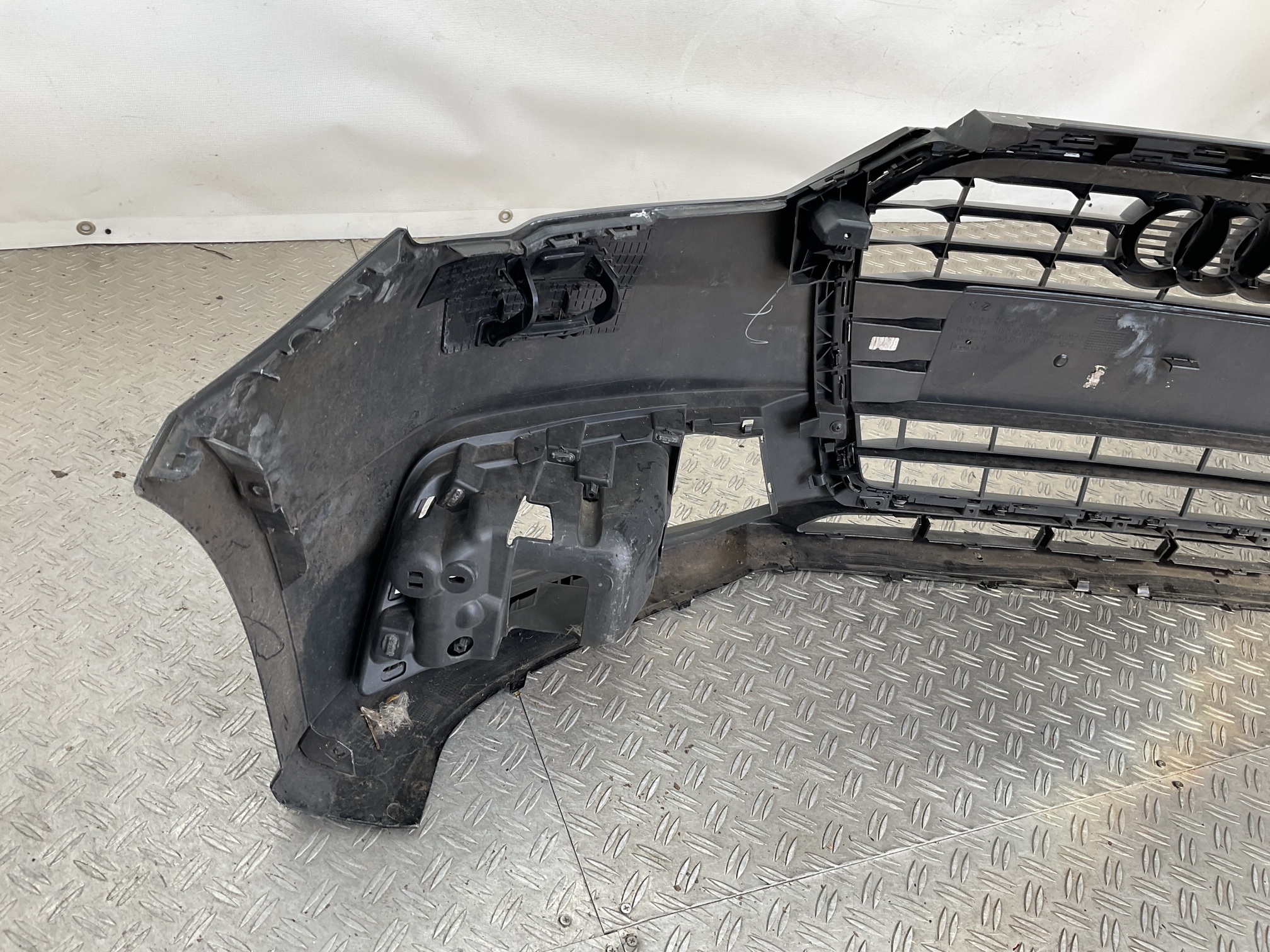 Bumper Audi A1 8xA Facelift Sline S-line 15-19 kls 8XA807437D Voorbumper H3-22294