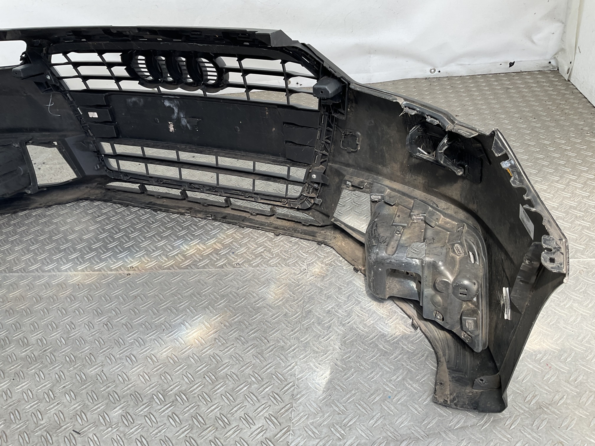 Bumper Audi A1 8xA Facelift Sline S-line 15-19 kls 8XA807437D Voorbumper H3-22294