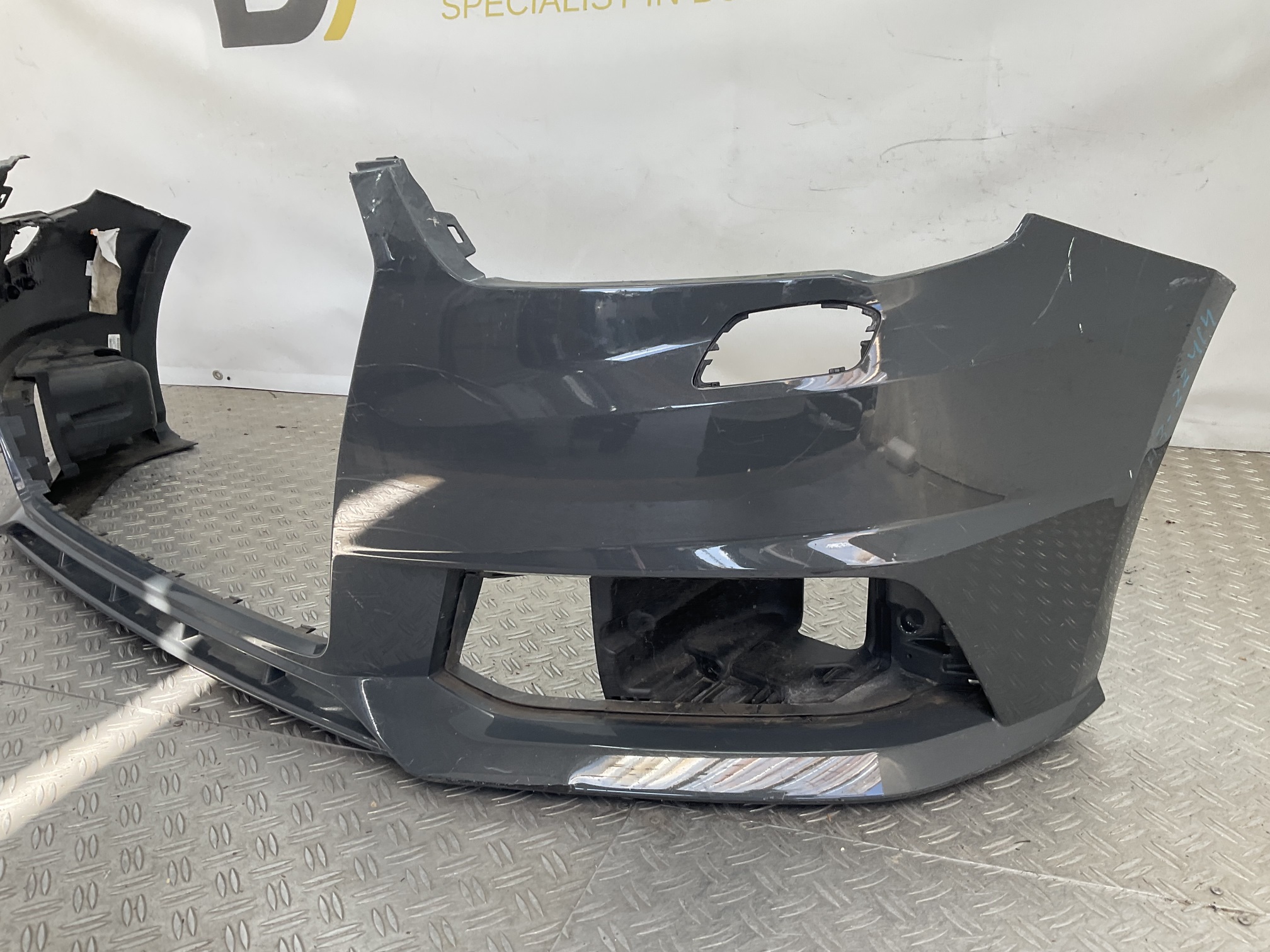 Bumper Audi A1 8xA Facelift Sline S-line 15-19 kls 8XA807437D Voorbumper H3-22414