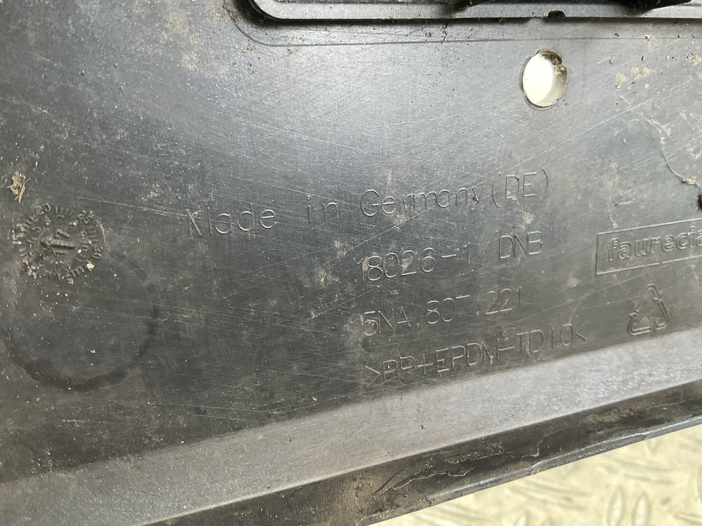 BUMPER Volkswagen Tiguan 5NA 2016-2020 5NA807221 VOORBUMPER C5-24532
